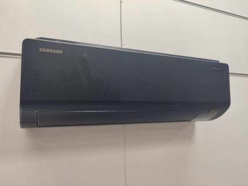 Samsung AR09CXFCA Wi-Fi WindFree 9000 Btu Inverter Siyah Klima görsel 2